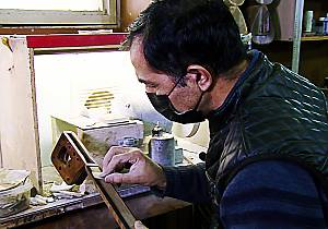 Craftsmanship of mother of pearl inlay