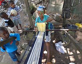 El arte tradicional de tejer taparrabos en Côte d'Ivoire