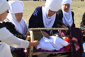 Elechek, Kyrgyz female headwear: traditional knowledge and rituals