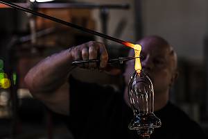 Knowledge, craft and skills of handmade glass production