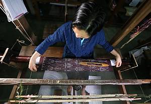 Traditional craft of Naga motif weaving in Lao communities