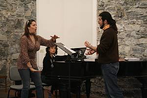 The practice of opera singing in Italy