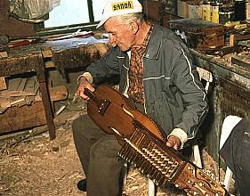 Nyckelharpa network, an innovative dissemination of a music and instrument-building tradition with roots in Sweden