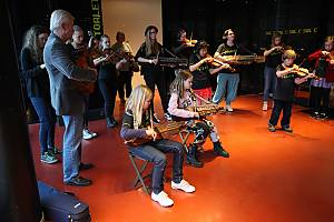 Le réseau dédié au nyckelharpa, diffusion innovante d’une tradition musicale et de lutherie ayant ses racines en Suède