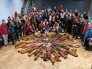 Nyckelharpa network, an innovative dissemination of a music and instrument-building tradition with roots in Sweden