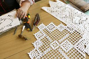 Vytsinanka, arte tradicional de cortar papel en Bielorrusia