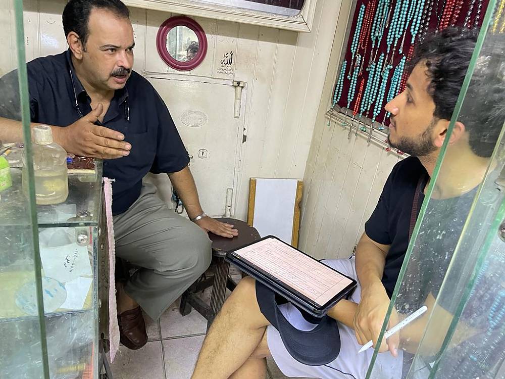 Jeunes participants du Yémen menant un atelier d'inventaire dans le vieux Caire