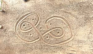 Sona, drawings and geometric figures on sand