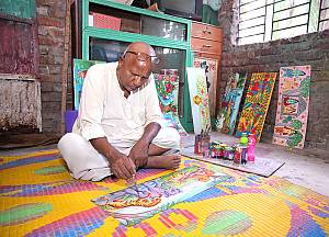 Rickshaws and rickshaw painting in Dhaka