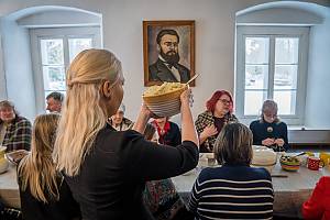 Cooking and eating Mulgi puder, traditional mashed potato with barley in the Mulgimaa region, Estonia