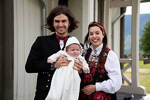 Traditional costumes in Norway, craftsmanship and social practice