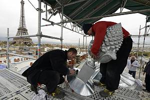 Les savoir-faire des couvreurs-zingueurs parisiens et des ornemanistes