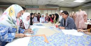 La kebaya : connaissances, savoir-faire, traditions et pratiques