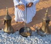 The process of rosting coffee prior to its grinding to be prepared and served