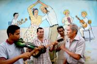 The group Tacón y Cuerdas performs the joropo with violin and improvised verses, characteristic of the state of Carabobo, Central Region