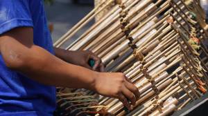 Enseigner les ondes sonores avec des instruments traditionnels sundanais