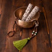 Atelier de fabrication d'encens aromatiques et de méditation de l'Himalaya