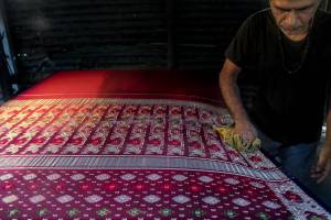 Traditional Saree weaving art of Tangail