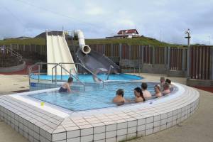 Swimming pool culture in Iceland