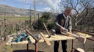 Art of playing, singing and making the lahuta