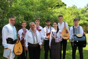 Cobza, traditional knowledge, skills and music