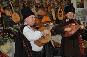 Cobza, traditional knowledge, skills and music