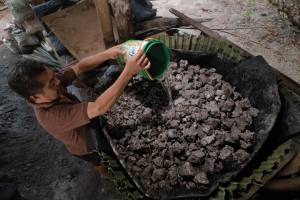 The practice of making Asin Tibuok, the artisanal sea salt of the Boholano of Bohol Island, Philippines
