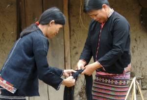 Les techniques textiles traditionnelles des Li : filage, teinture, tissage et broderie