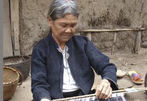 Traditional Li textile techniques: spinning, dyeing, weaving and embroidering