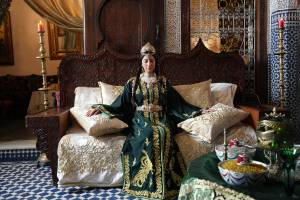 Moroccan Caftan: art, traditions and skills