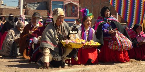 PUNO, PÉROU, LE 21 JUIN 2015 : Célébration de l'Année Nouvelle des Andes, ou Willkakuti, qui marque le solstice d'hiver et l'Année Nouvelle des Aymaras à Puno, au Pérou